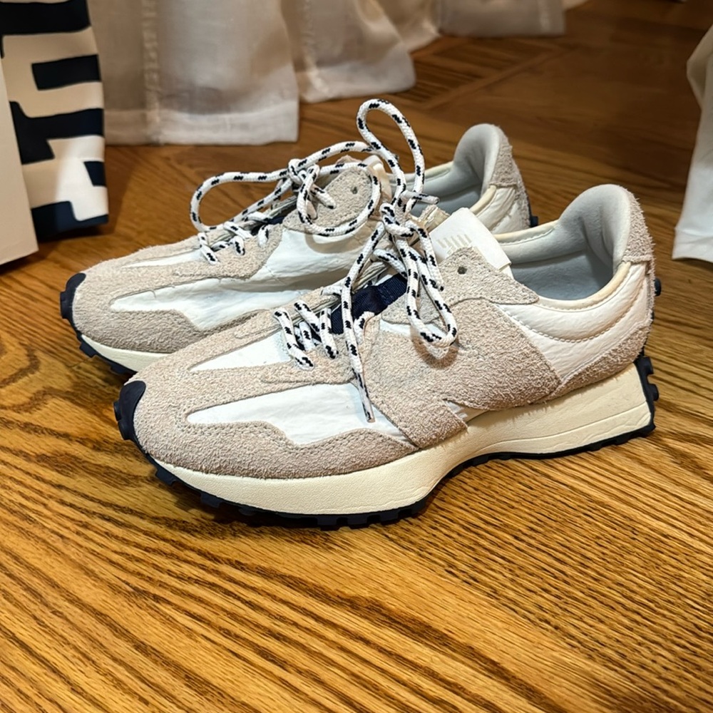 New Balance 327